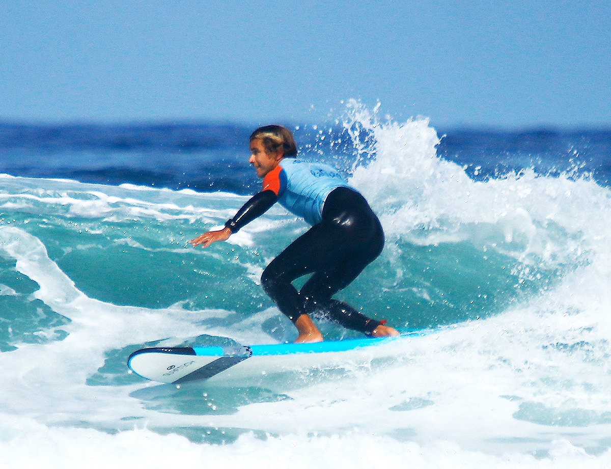 Clases de Surf en Loredo con Monitores