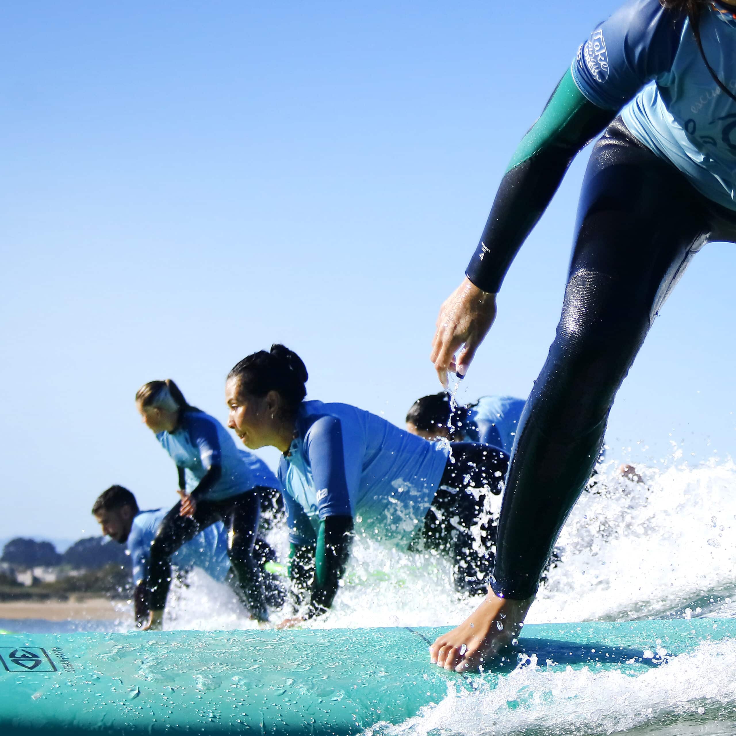 Clases de Surf en Loredo con Monitores