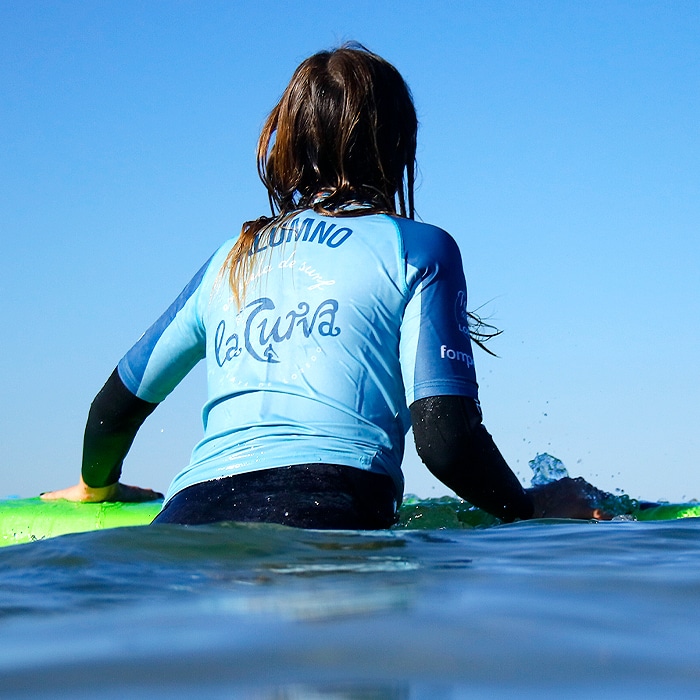 alumna en el agua