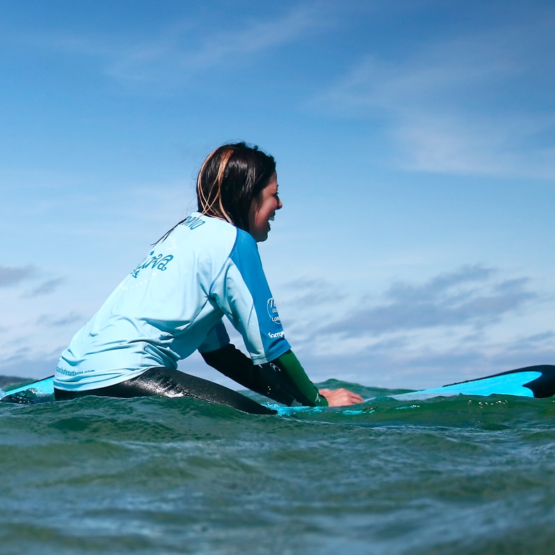 Clases de Surf en Loredo con Monitores