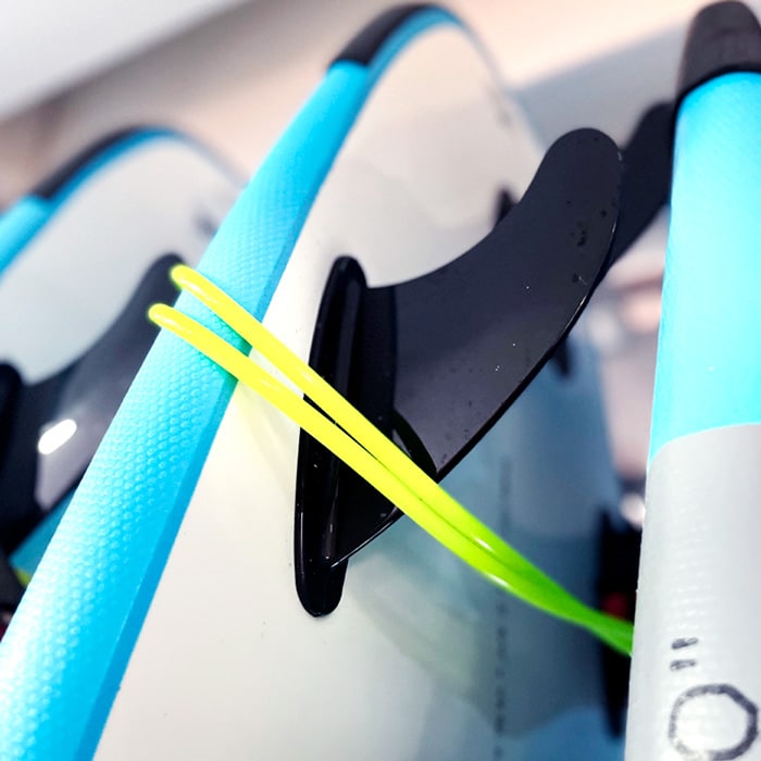 Tablas de surf colocadas para alquiler